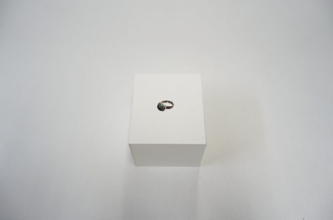 Vカット式の貼り箱　指輪の箱　アクセサリーのパッケージ