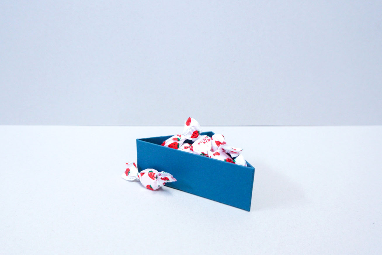 三角形の貼り箱　貼り箱　日本の伝統色　お菓子のパッケージ